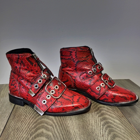 TOPSHOP Alex front zip ankle boots. Red snakeskin with buckles. Size 6.5 - Picture 10 of 10